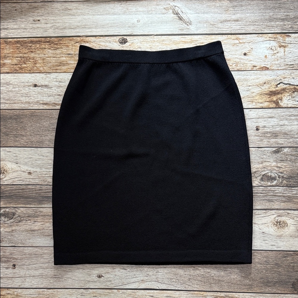 St. John Basics Elegant Black Pencil Skirt